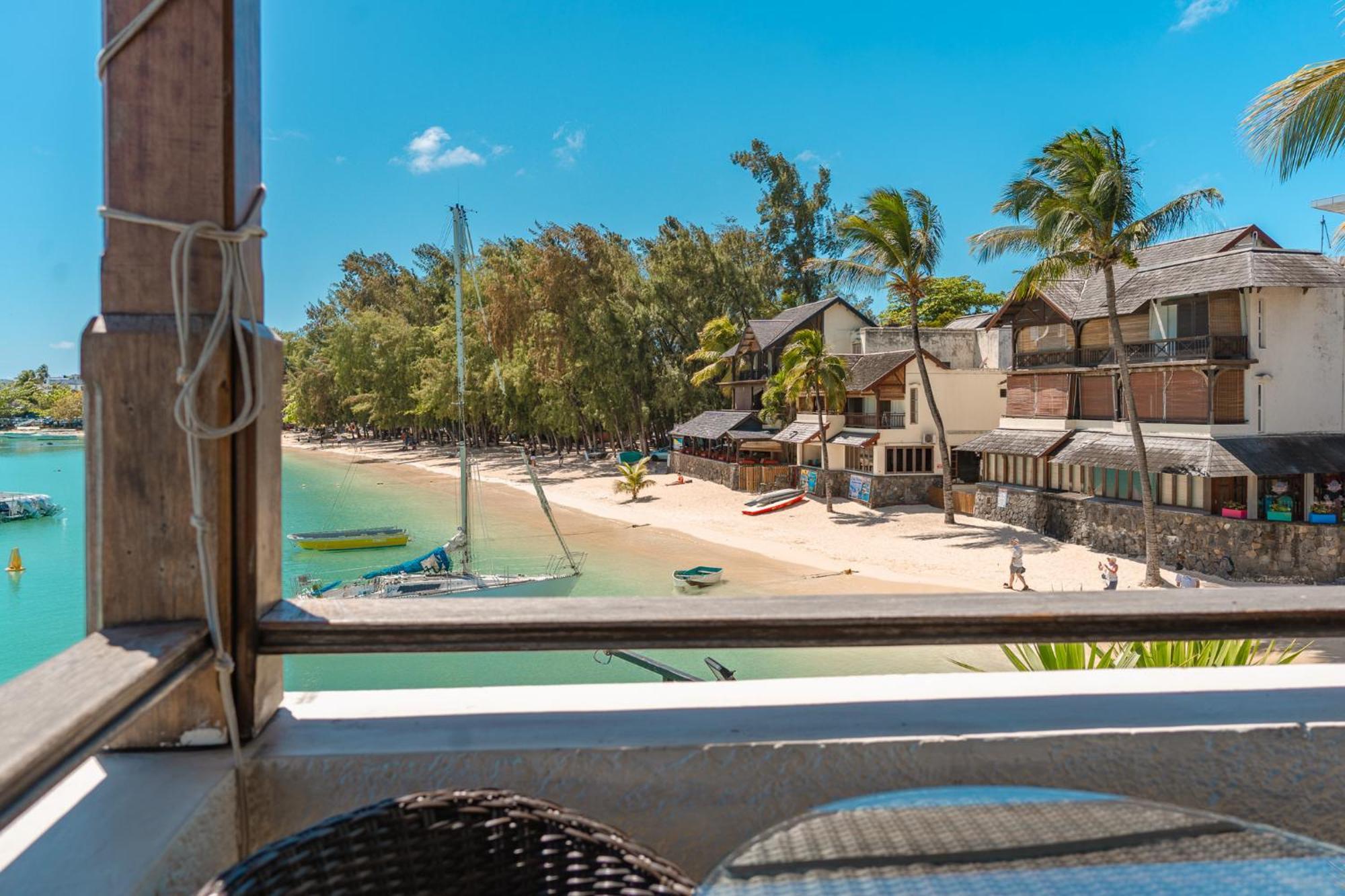 Beachfront Luxurious Stunning Sunset Boulevard Apartment, Grand Baie Exterior photo